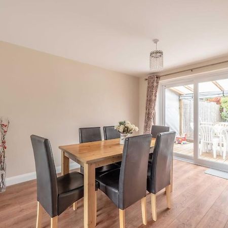 3-Bed Family Home With Parking & Large Garden Windsor Exterior photo