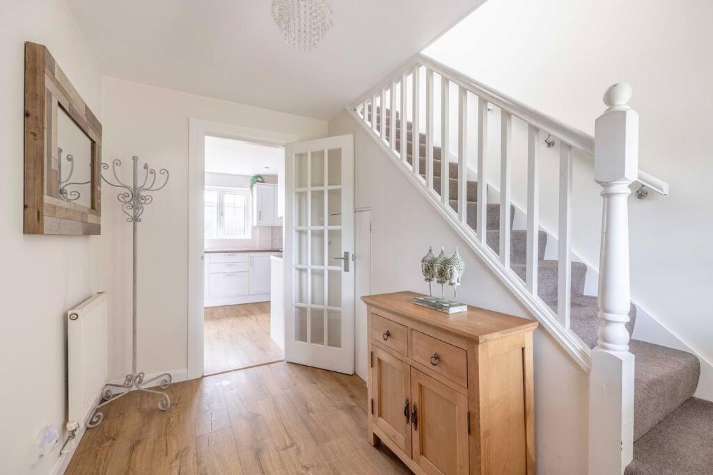 3-Bed Family Home With Parking & Large Garden Windsor Exterior photo