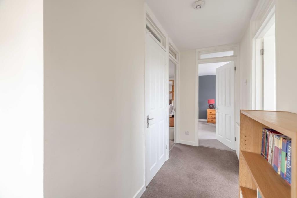 3-Bed Family Home With Parking & Large Garden Windsor Exterior photo